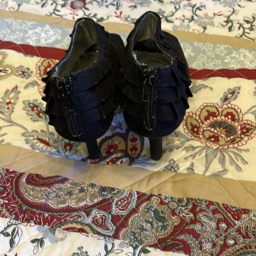 Rampage Black Suede Ruffled Stilettos Booties - Picture 4 of 12